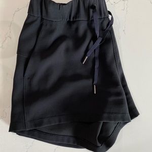 Lululemon On the Fly Woven Shorts size 8